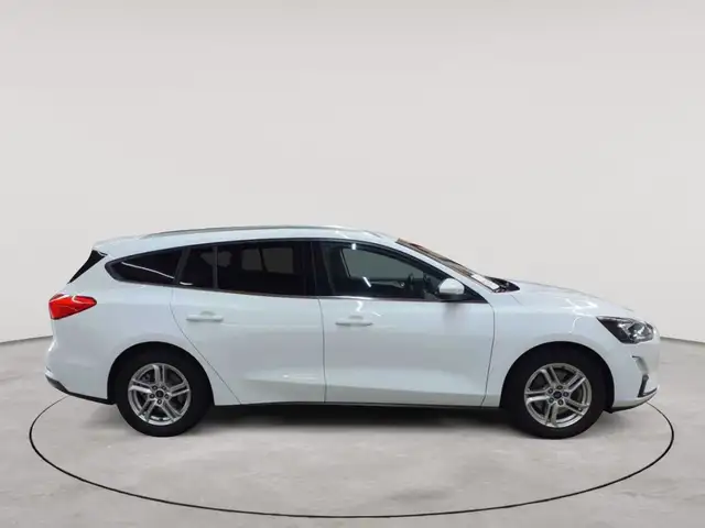 Ford Focus view 3