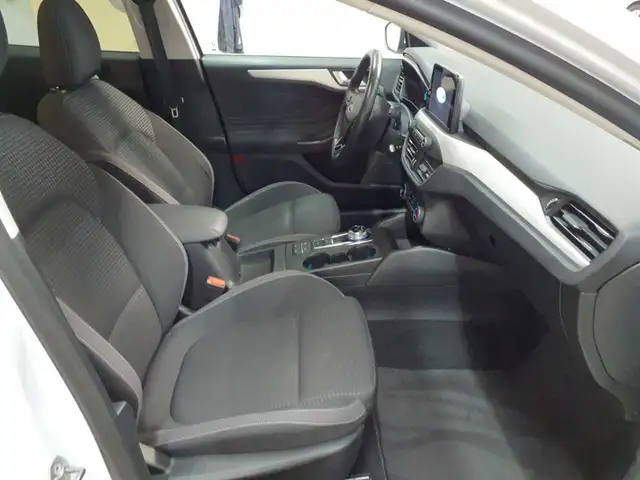 Ford Focus view 8