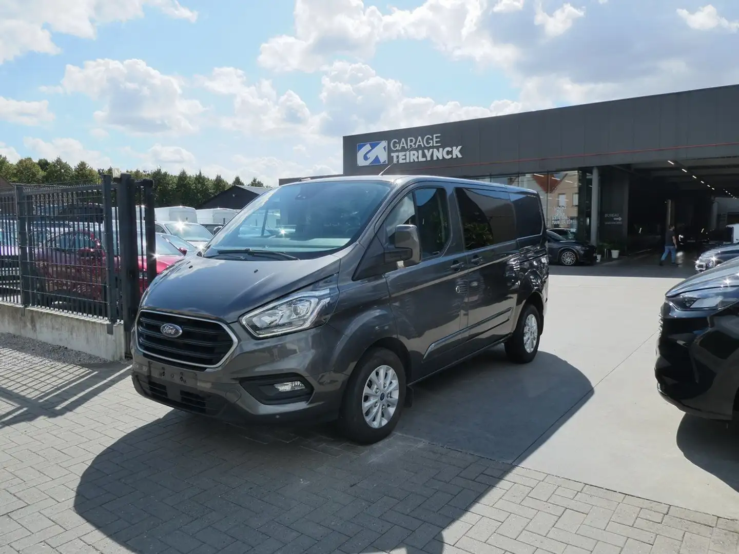 Ford Transit Custom L1 Multi-Use 6pl 2.0 TDCi 130pk Limited (06574) Gris - 1