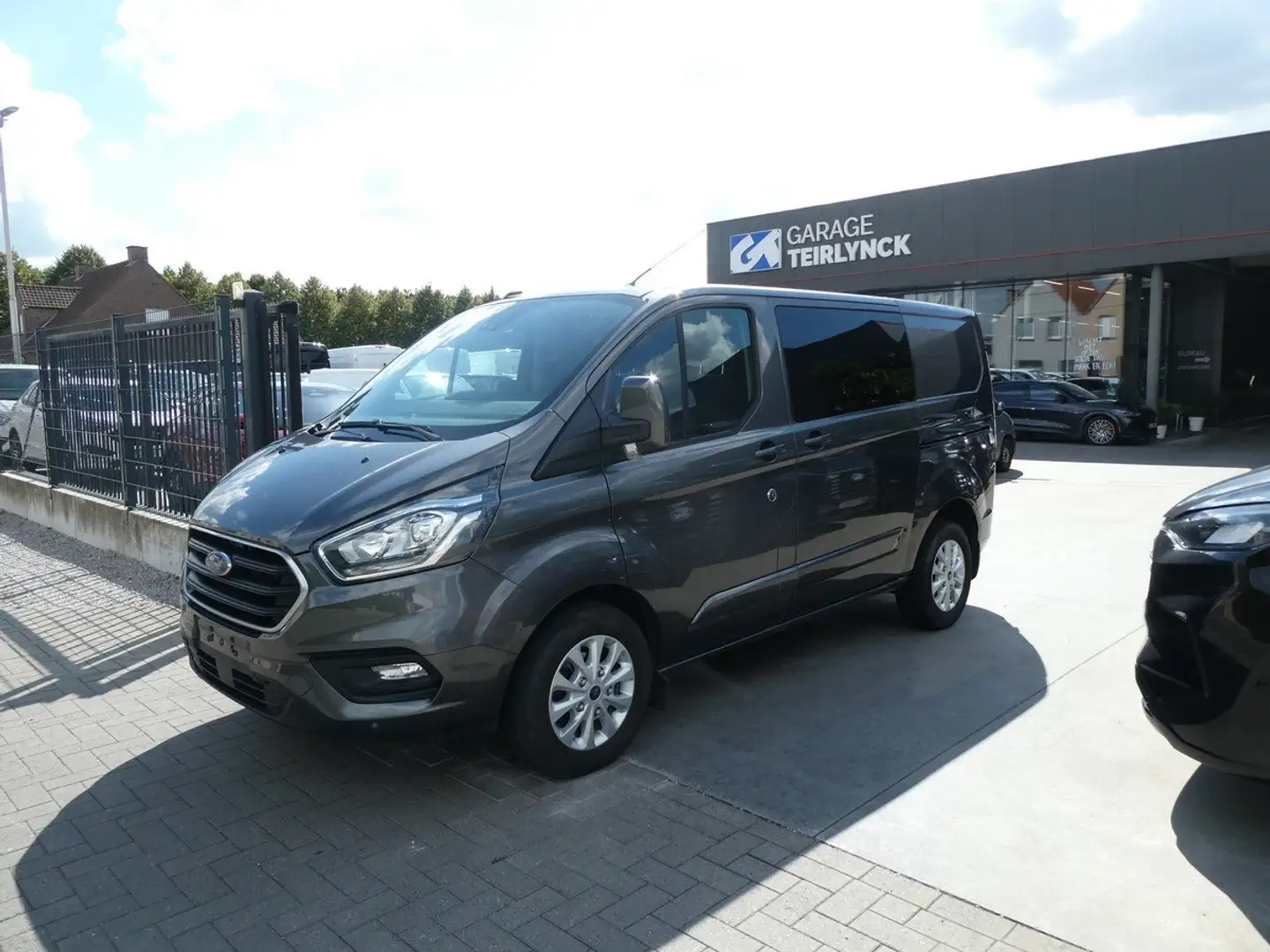 Ford Transit Custom L1 Multi-Use 6pl 2.0 TDCi 130pk Limited (06574) Gris - 2