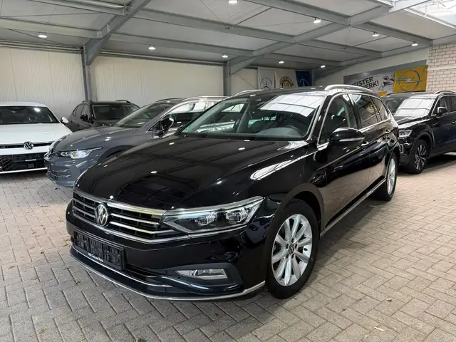 Volkswagen Passat 2.0 TDI Elegance DSG ACC AHK RFK LED IQ