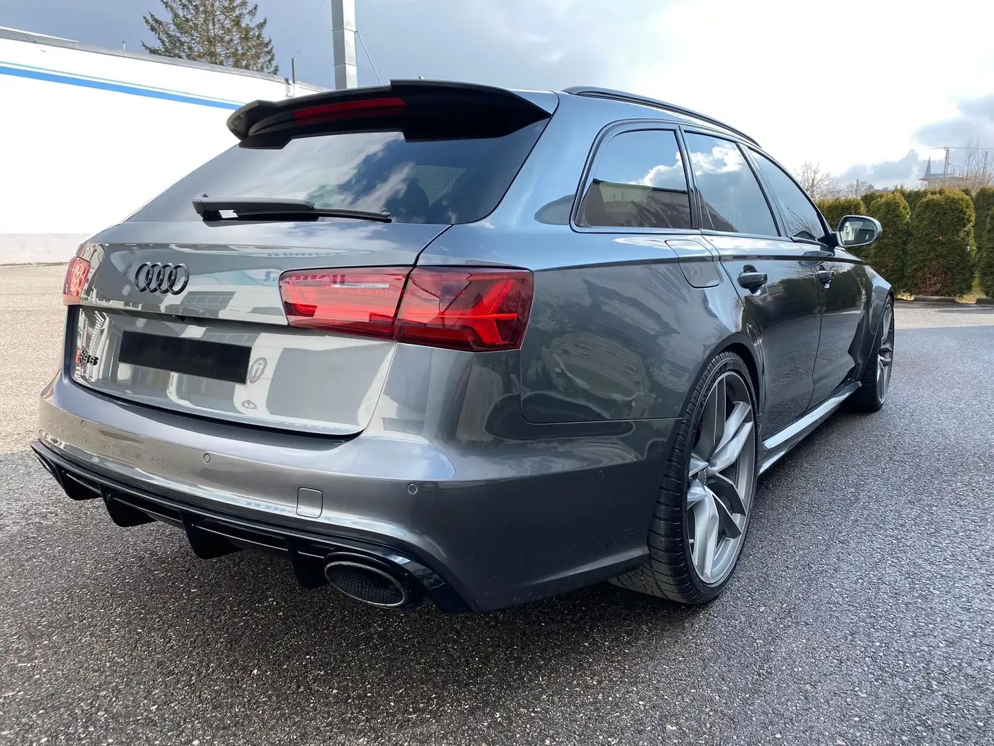 Audi RS6 Avant 4,0 TFSI COD tiptronic Grau - 1