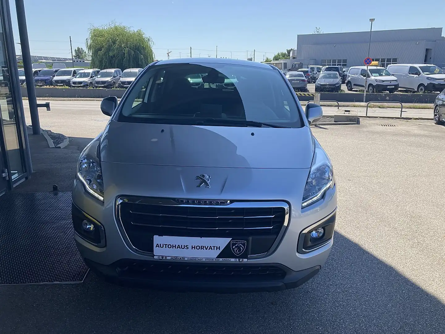 Peugeot 3008 1,6 BlueHDi 120 S&S Active EAT6 Grau - 2