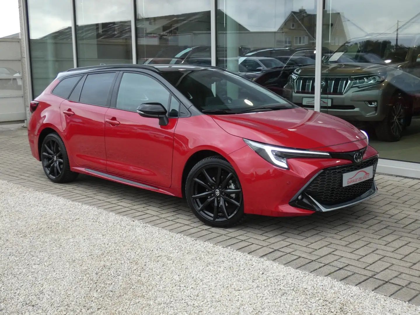 Toyota Corolla Touring 1.8 Hybrid *GR SPORT* 140pk FACELIFT Rood - 2