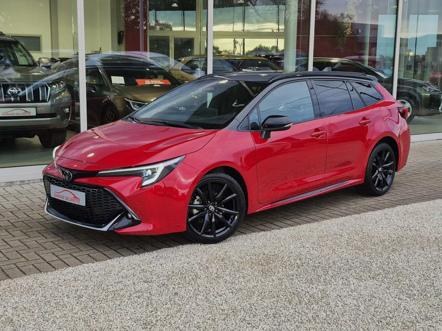Toyota Corolla Touring 1.8 Hybrid *GR SPORT* 140pk FACELIFT Rojo - 1