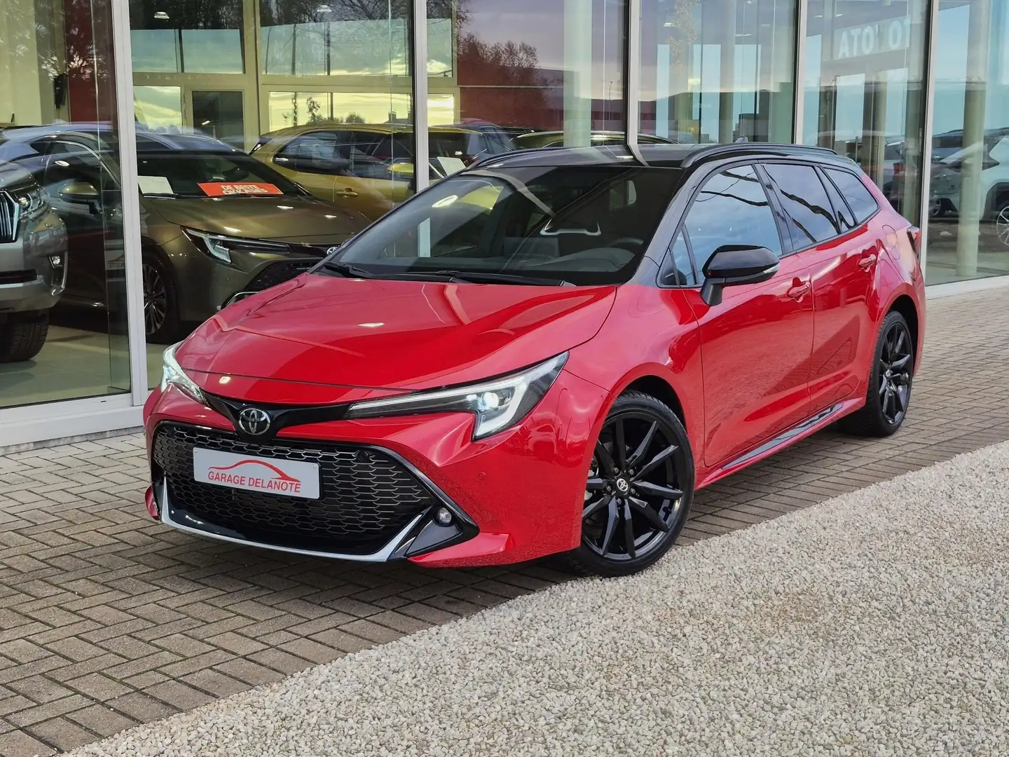 Toyota Corolla Touring 1.8 Hybrid *GR SPORT* 140pk FACELIFT Rojo - 2