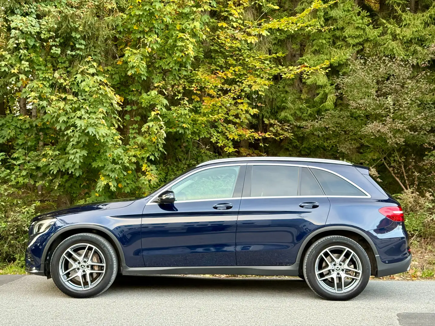 Mercedes-Benz GLC 220 GLC 220d 4Matic*AMG*LEDER*AHK*SPUR*TOTWIN*HECKCAM* Blau - 2