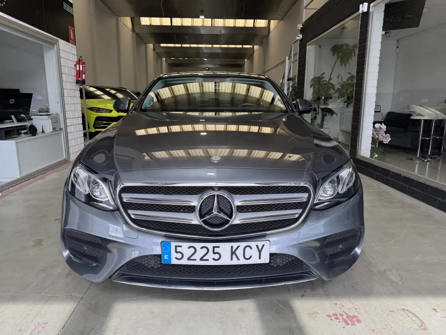 Mercedes-Benz E 220 220d 4Matic 9G-Tronic 194 Argent - 1