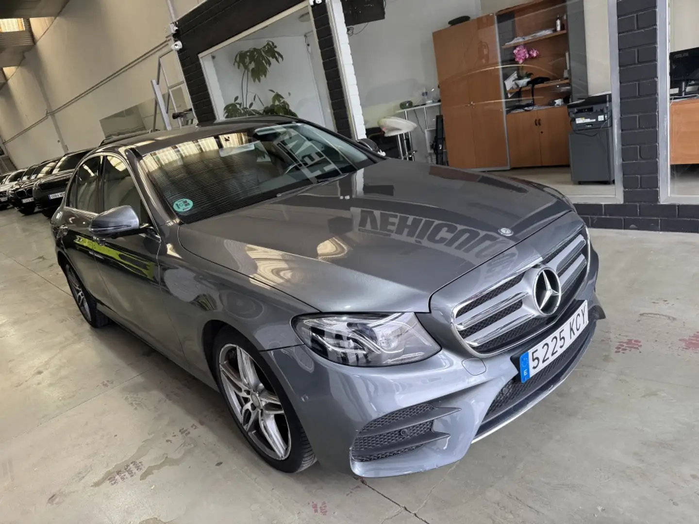 Mercedes-Benz E 220 220d 4Matic 9G-Tronic 194 Argent - 2