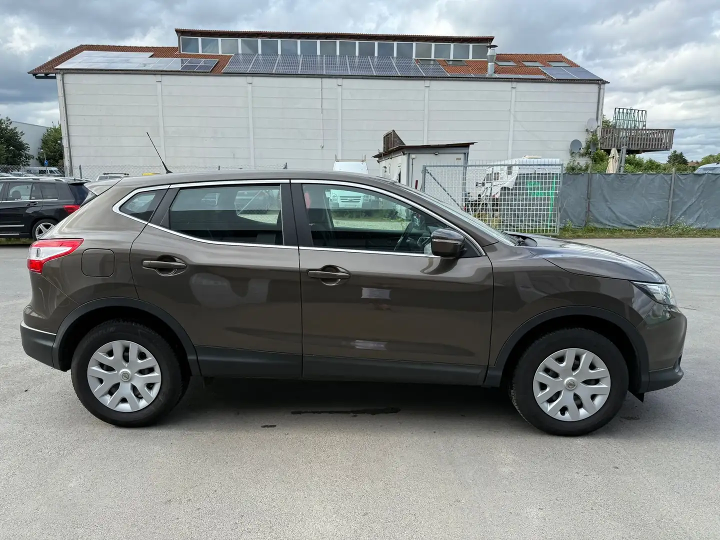 Nissan Qashqai Visia Brun - 2