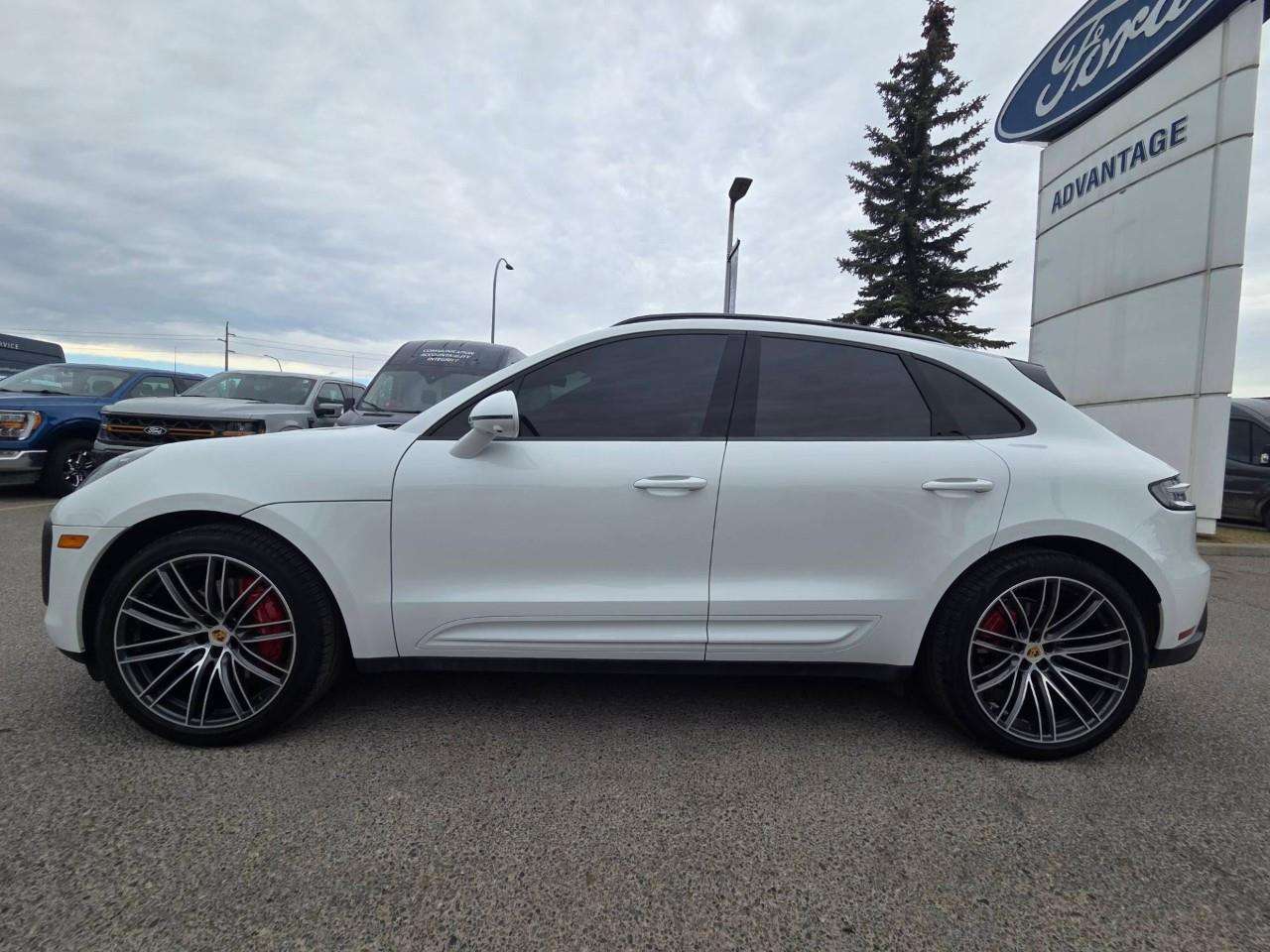 2025 Porsche Macan S alt 3