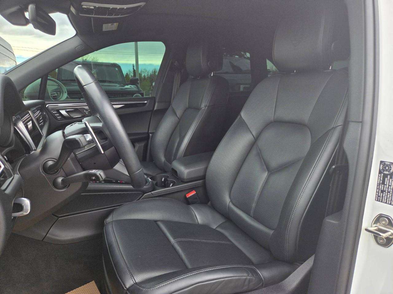 2025 Porsche Macan S thumb 8