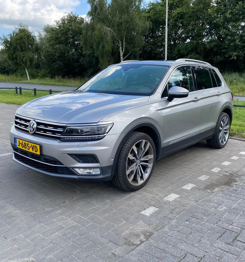 Volkswagen Tiguan 2.0 TSI 4Motion Highline Panodak Trekhaak 360°cam Grijs - 2