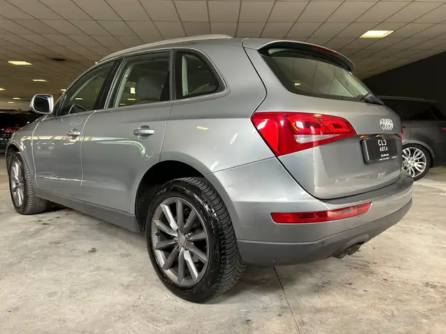 Audi Q5 view 2