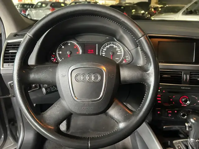 Audi Q5 view 11
