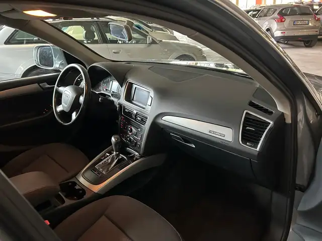 Audi Q5 view 10