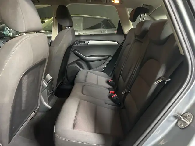 Audi Q5 view 8