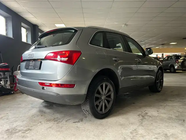 Audi Q5 view 4