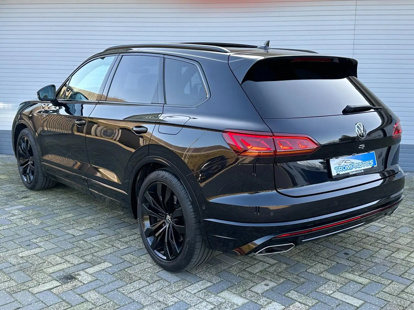 Volkswagen Touareg 3.0 TSi 4MOTION R e-HYBRID 462PK|PANO|ACC|LUCHTV.| Zwart - 2