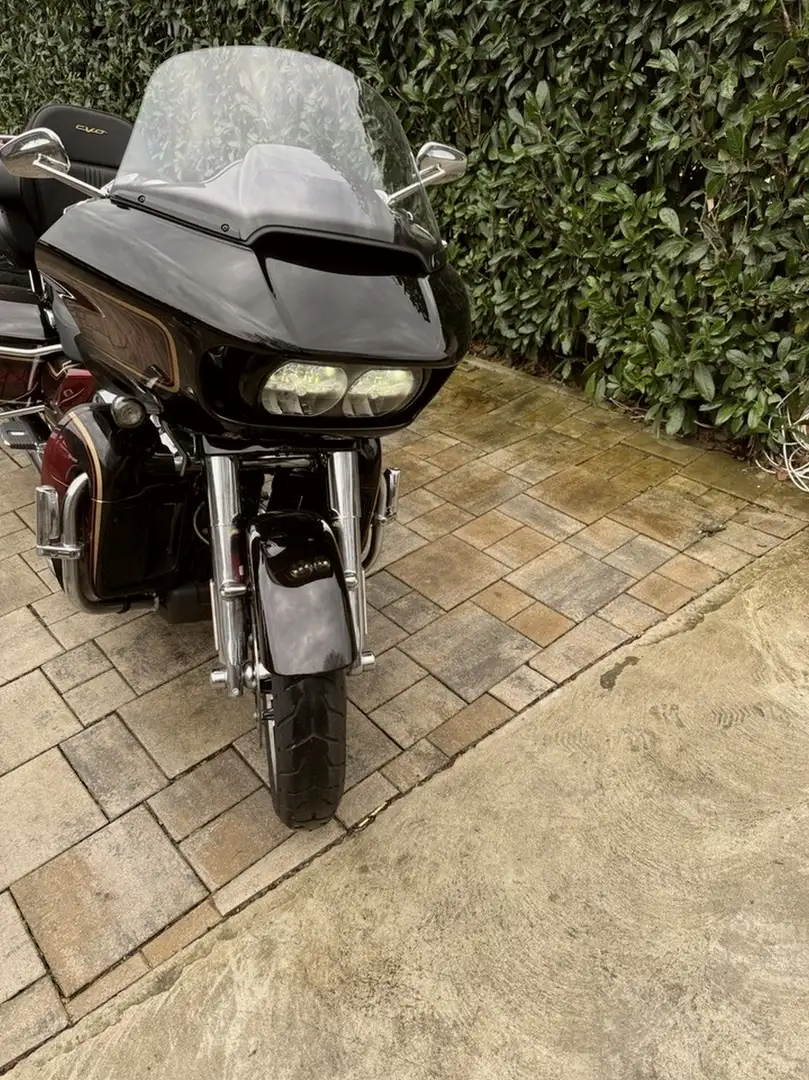 Harley-Davidson Road Glide CVO Anniversary Negru - 2