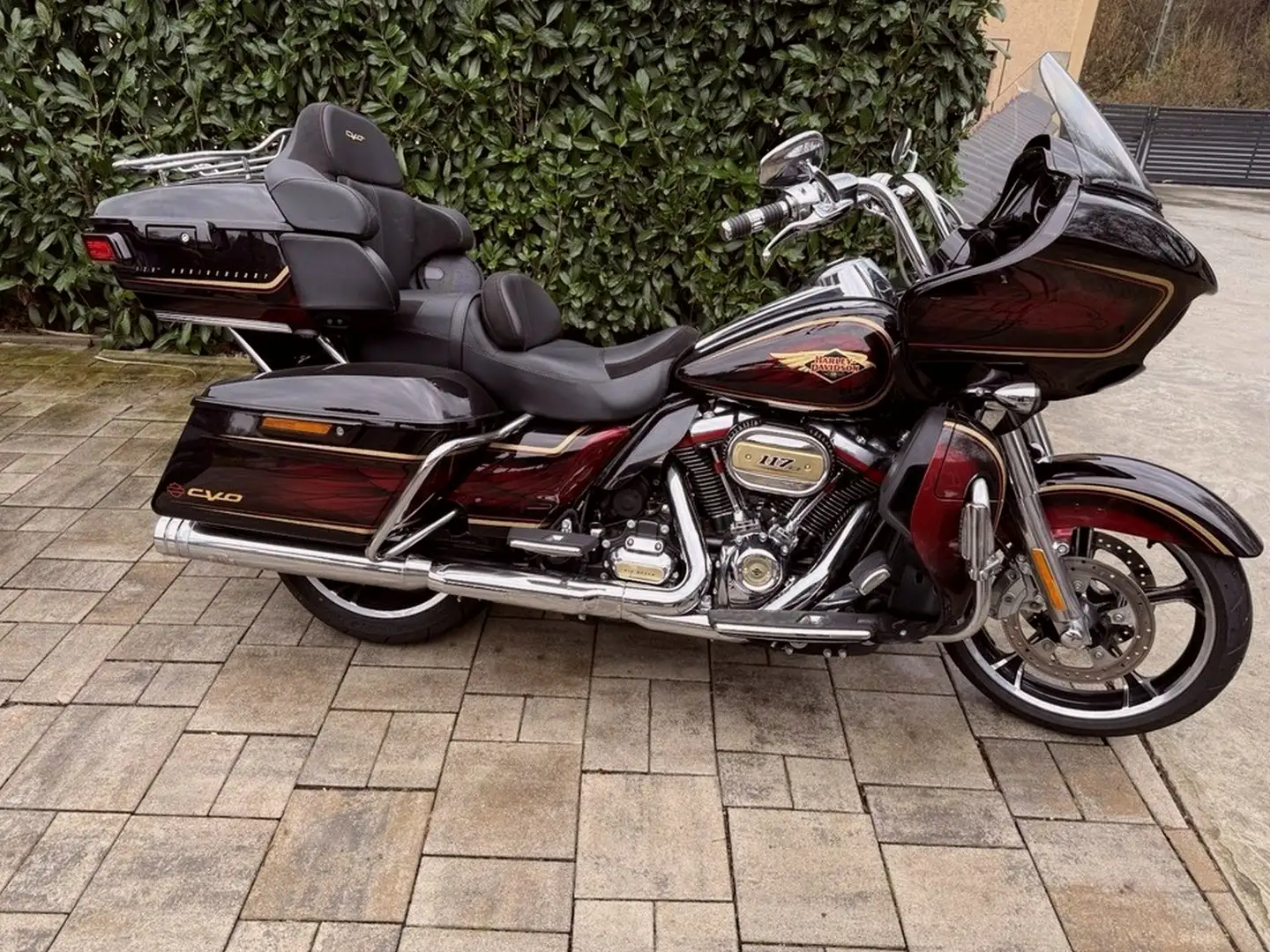 Harley-Davidson Road Glide CVO Anniversary Negru - 1