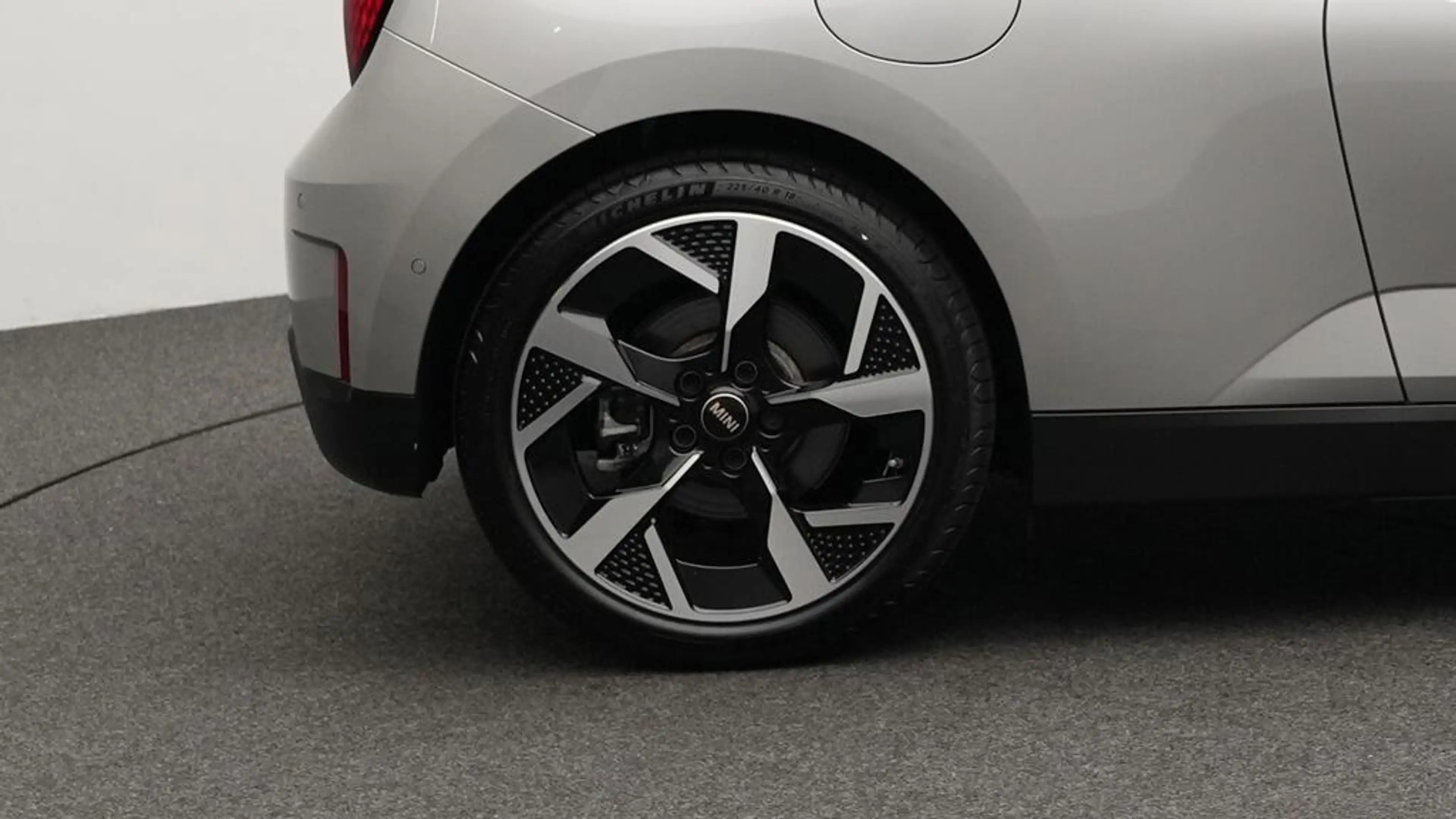 MINI Cooper E Classic Trim — photo 13
