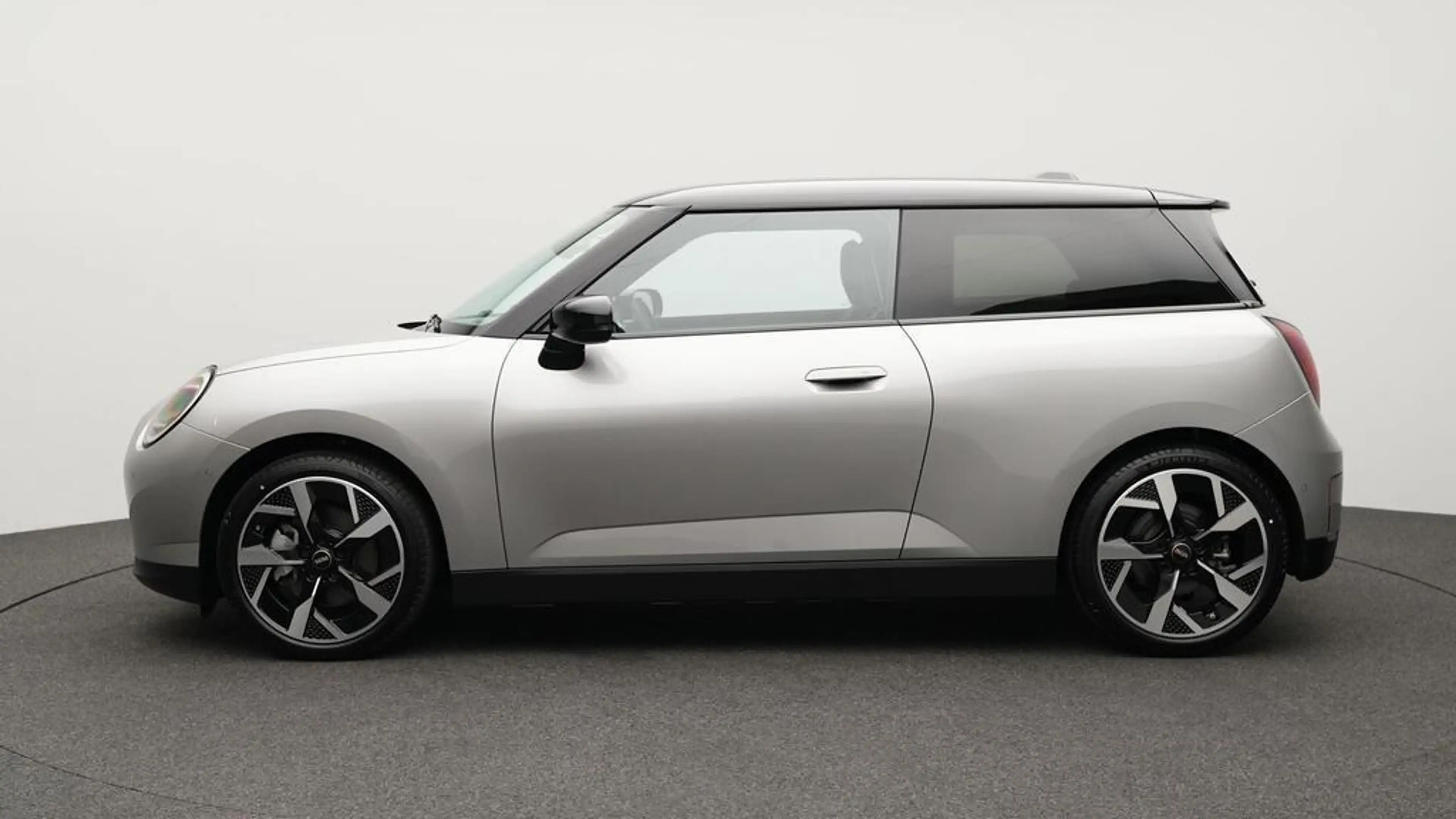 MINI Cooper E Classic Trim — photo 2