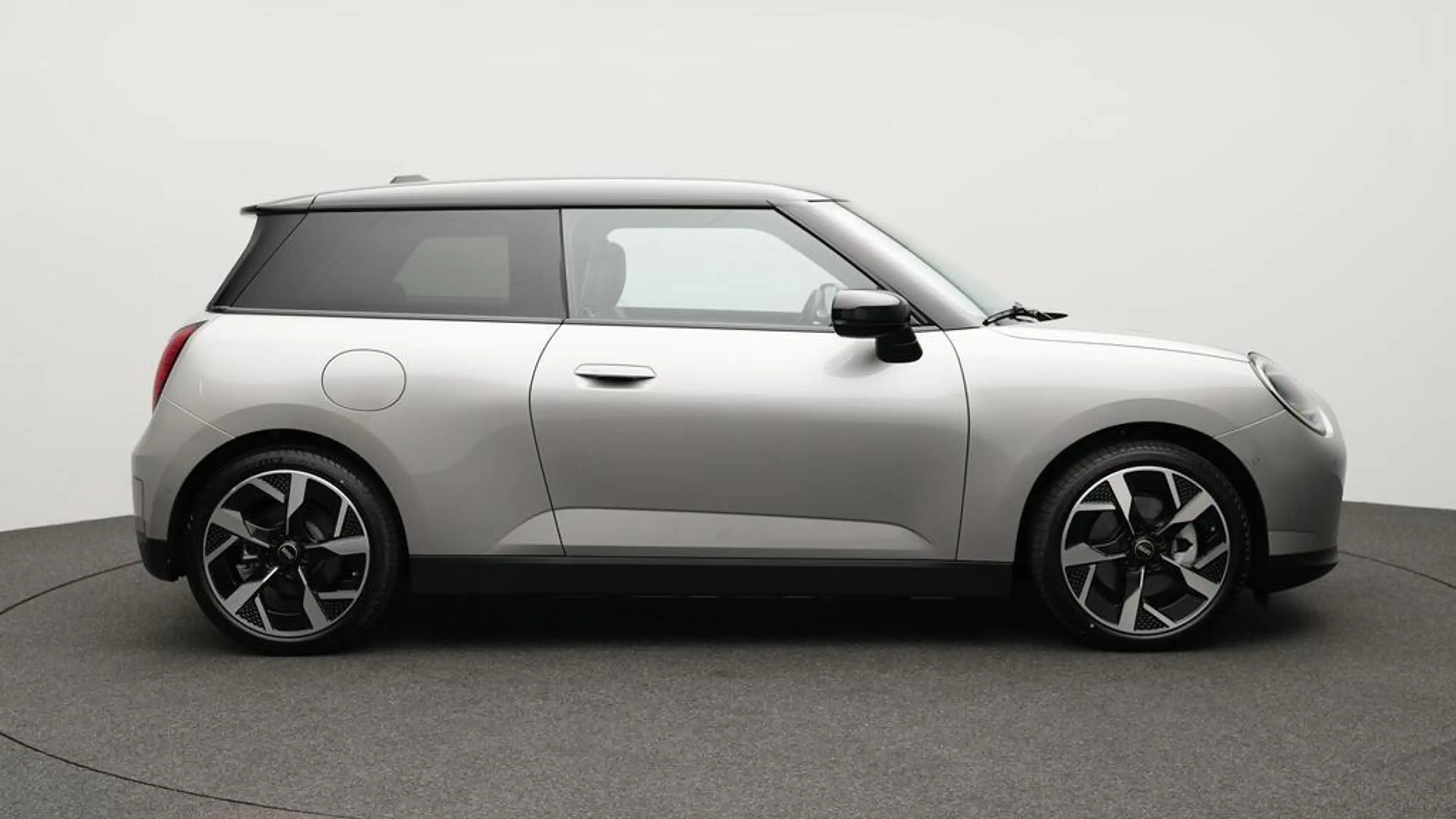 MINI Cooper E Classic Trim — photo 3