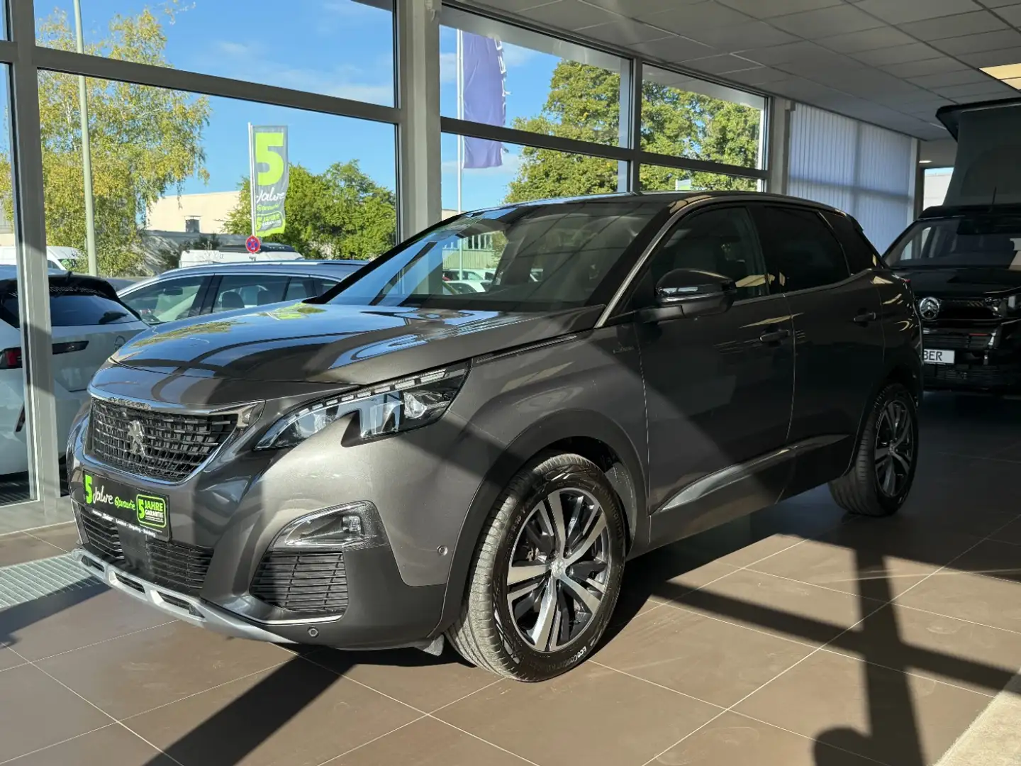 Peugeot 3008 1.5 BlueHDi 130 Allure Navi*Sitzhzg*Kamera Grau - 2