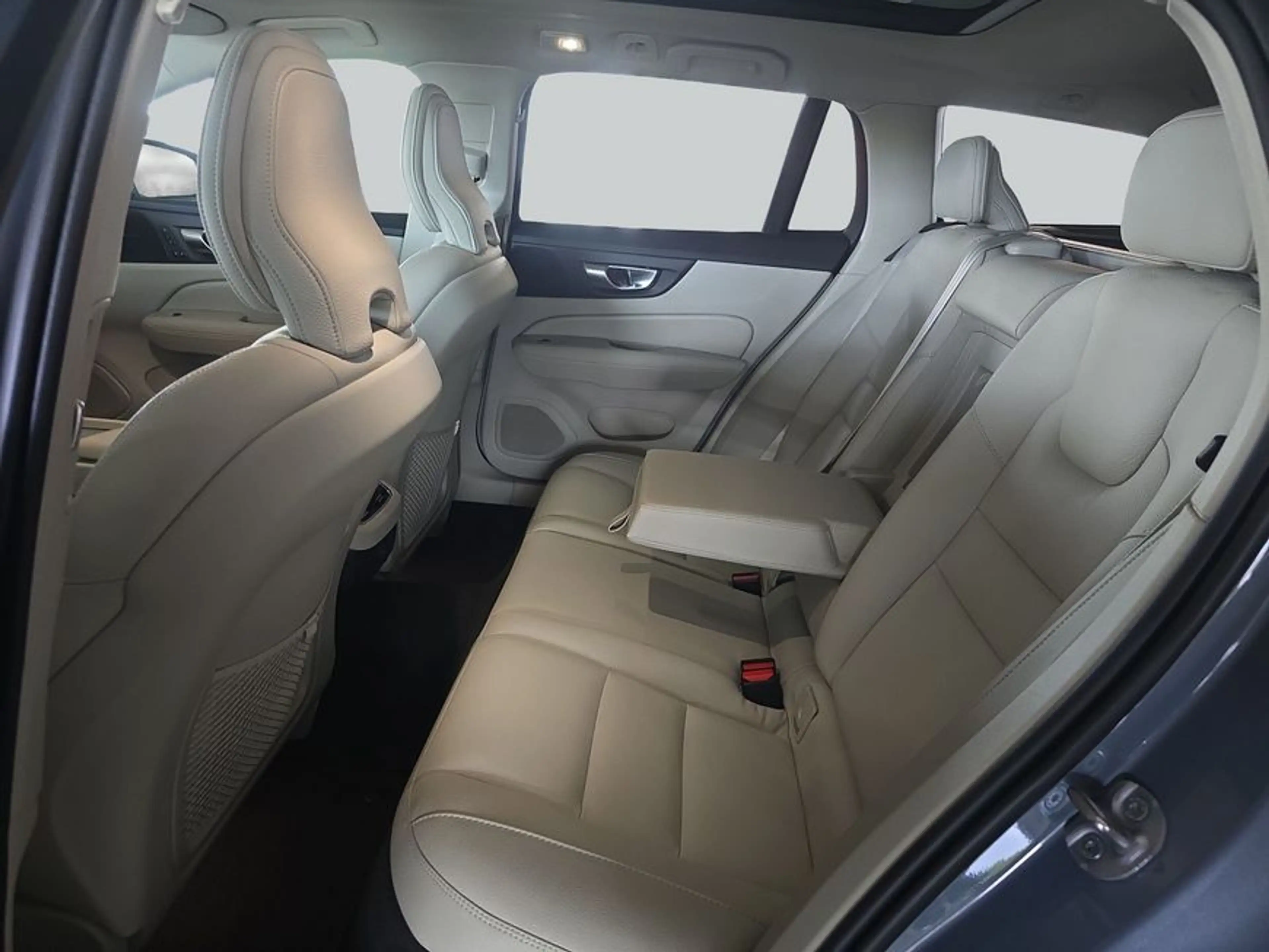 Volvo V60 Cross Country V60 Cross Country B4 D AWD Ultimate — photo 10