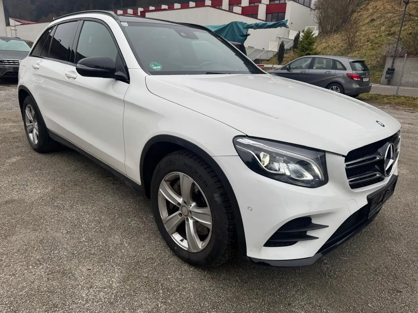Mercedes-Benz GLC 250 4-Matic  AMG-line Weiß - 1