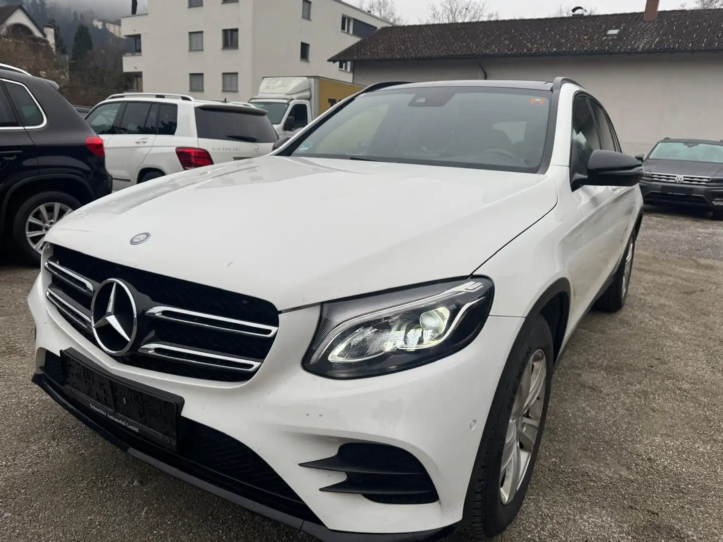 Mercedes-Benz GLC 250 4-Matic  AMG-line Weiß - 2