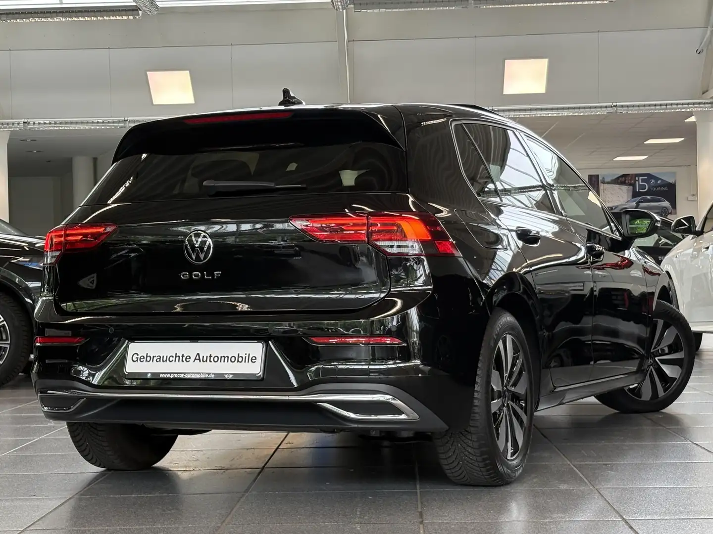 Volkswagen Golf VIII Lim. Pano ACC HuD RFK LED Shz Navi AHK Negro - 2