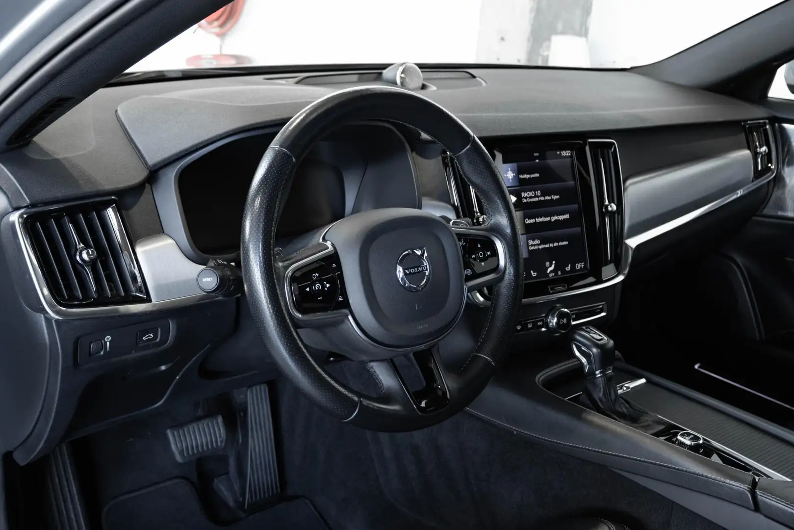 Volvo V90 T5 Automaat Momentum | Bowers & Wilkins Premium Au Gris - 2