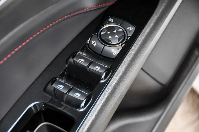 Ford Mondeo view 8