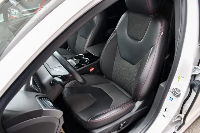 Ford Mondeo view 12