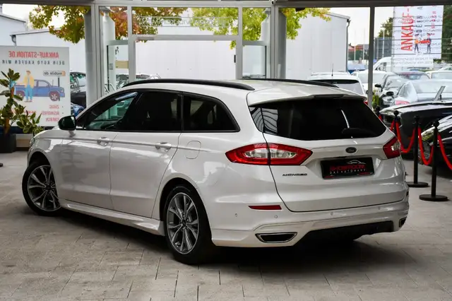 Ford Mondeo view 4