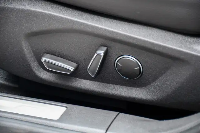 Ford Mondeo view 11