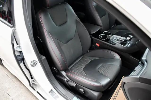 Ford Mondeo view 15