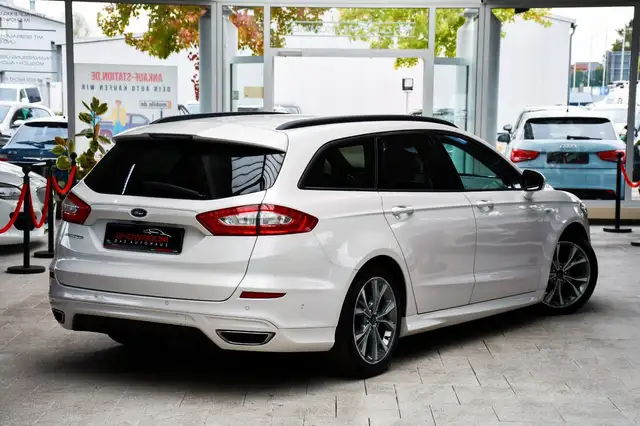Ford Mondeo view 2