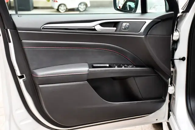 Ford Mondeo view 7