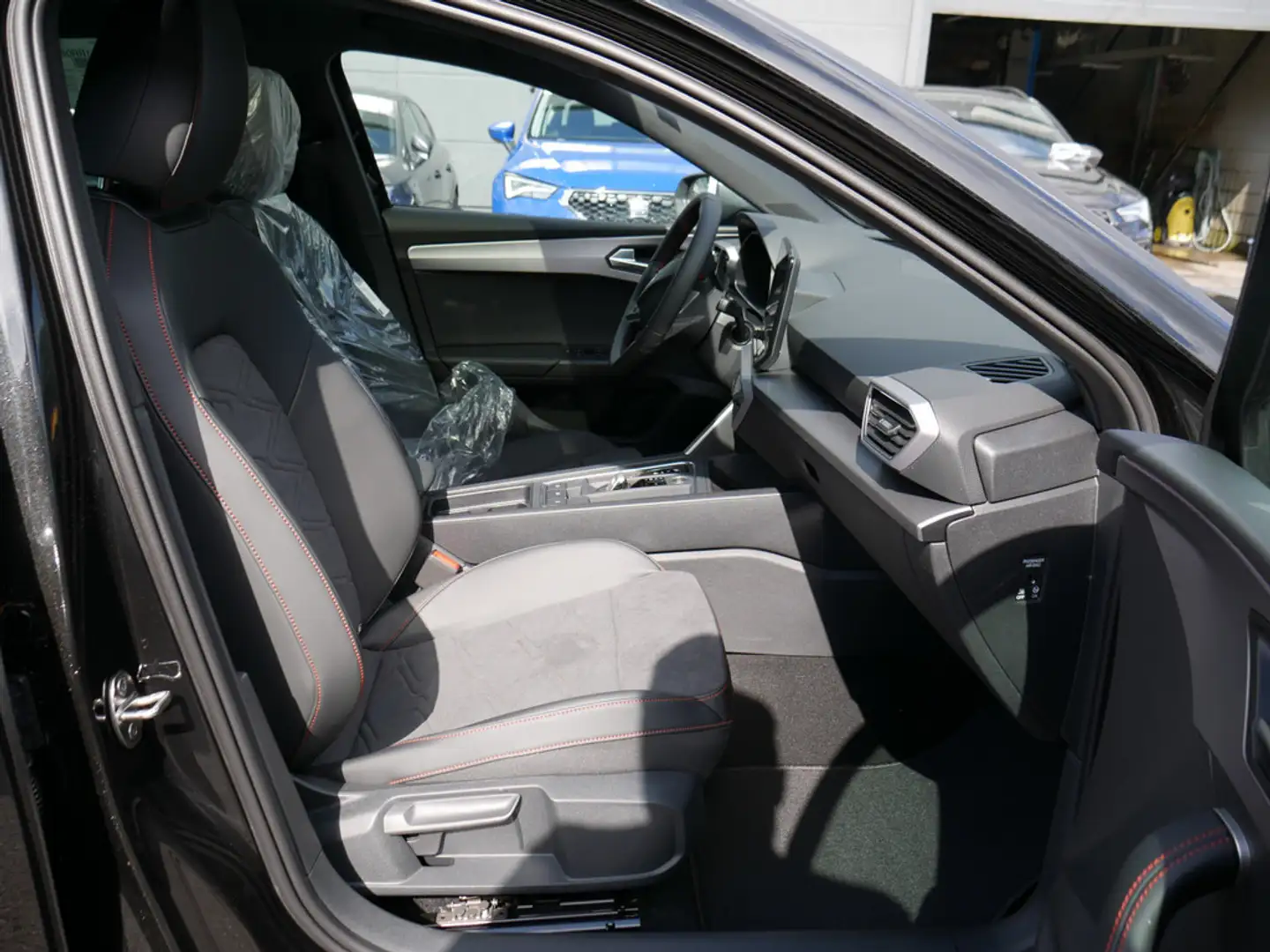SEAT Leon 2.0 TDI FR DCC KAMERA NAVI ACC LED PANO Schwarz - 2