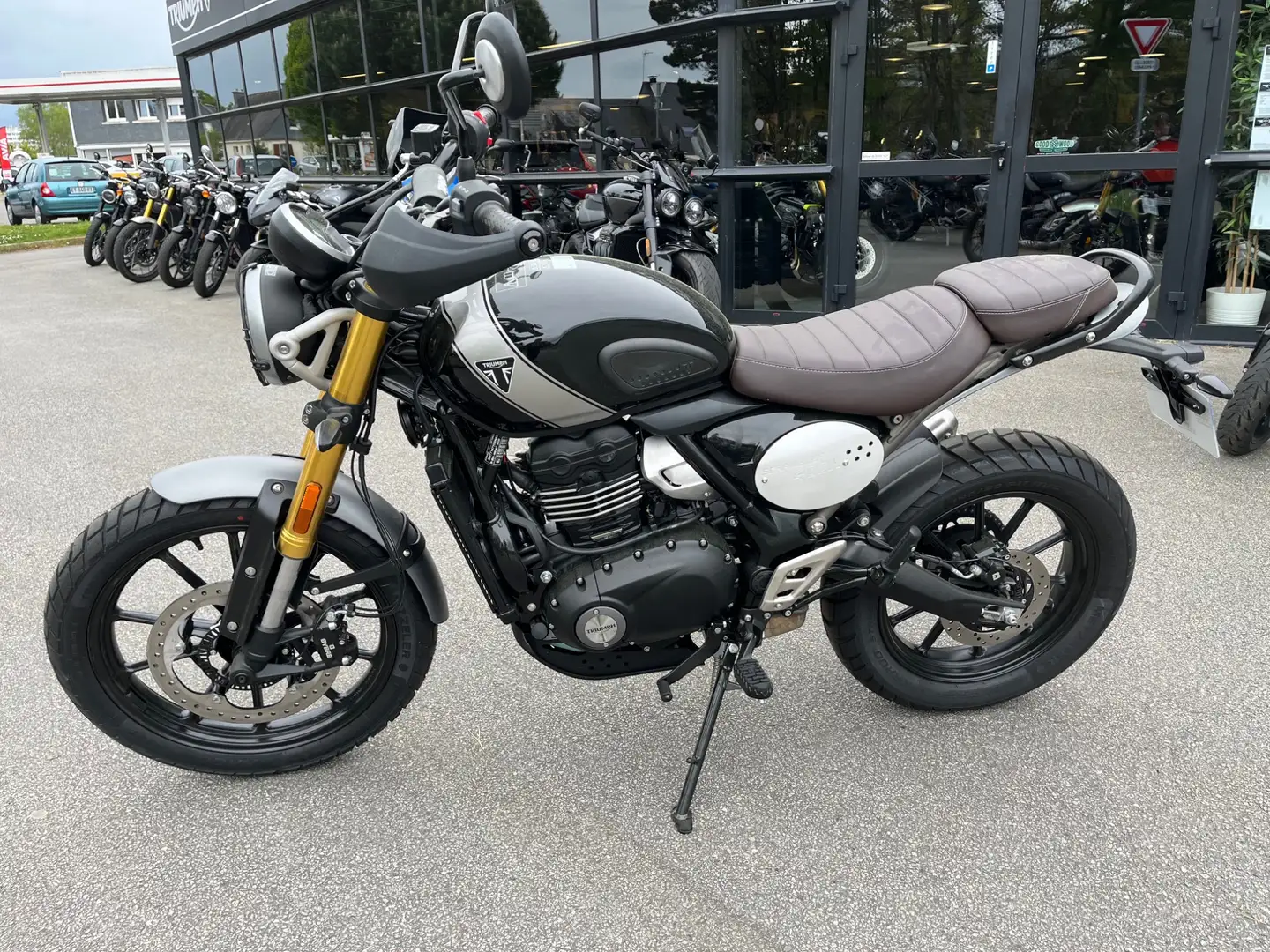 Triumph Scrambler 400 X Schwarz - 2