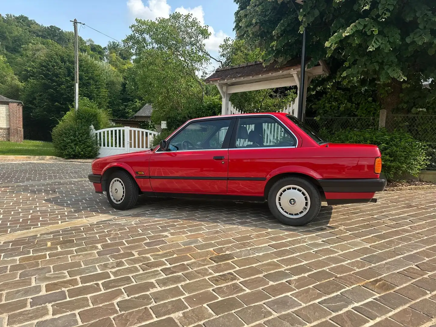 BMW 320 crvena - 1