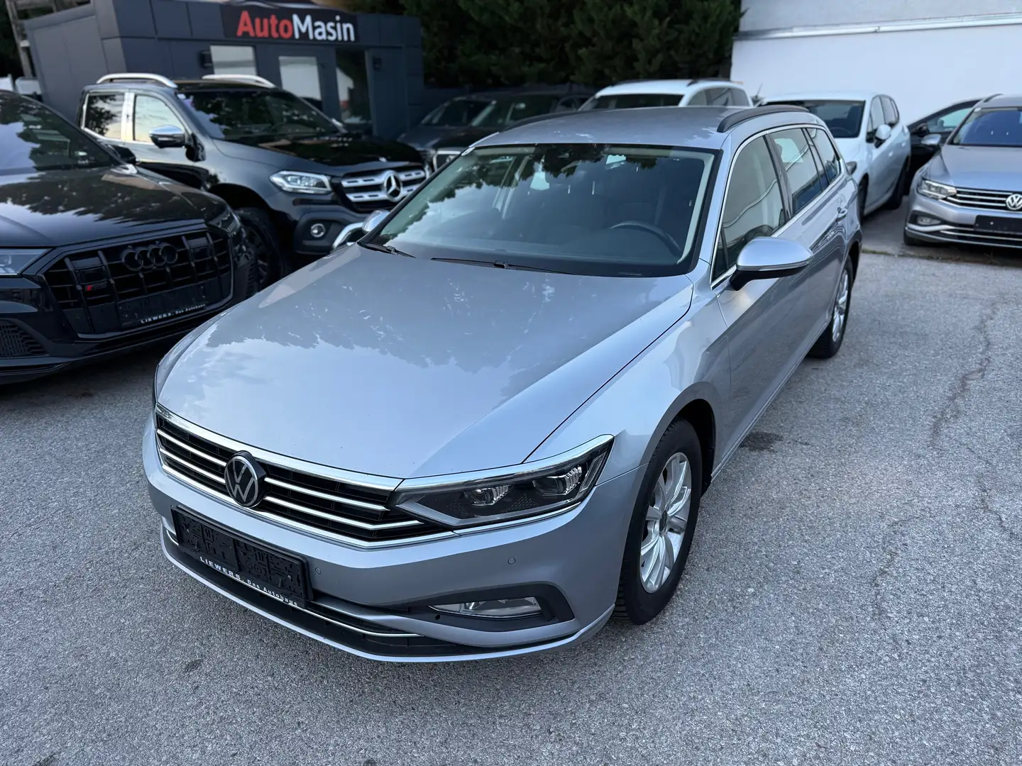 Volkswagen Passat Variant Business 2,0 SCR TDI DSG Grau - 1