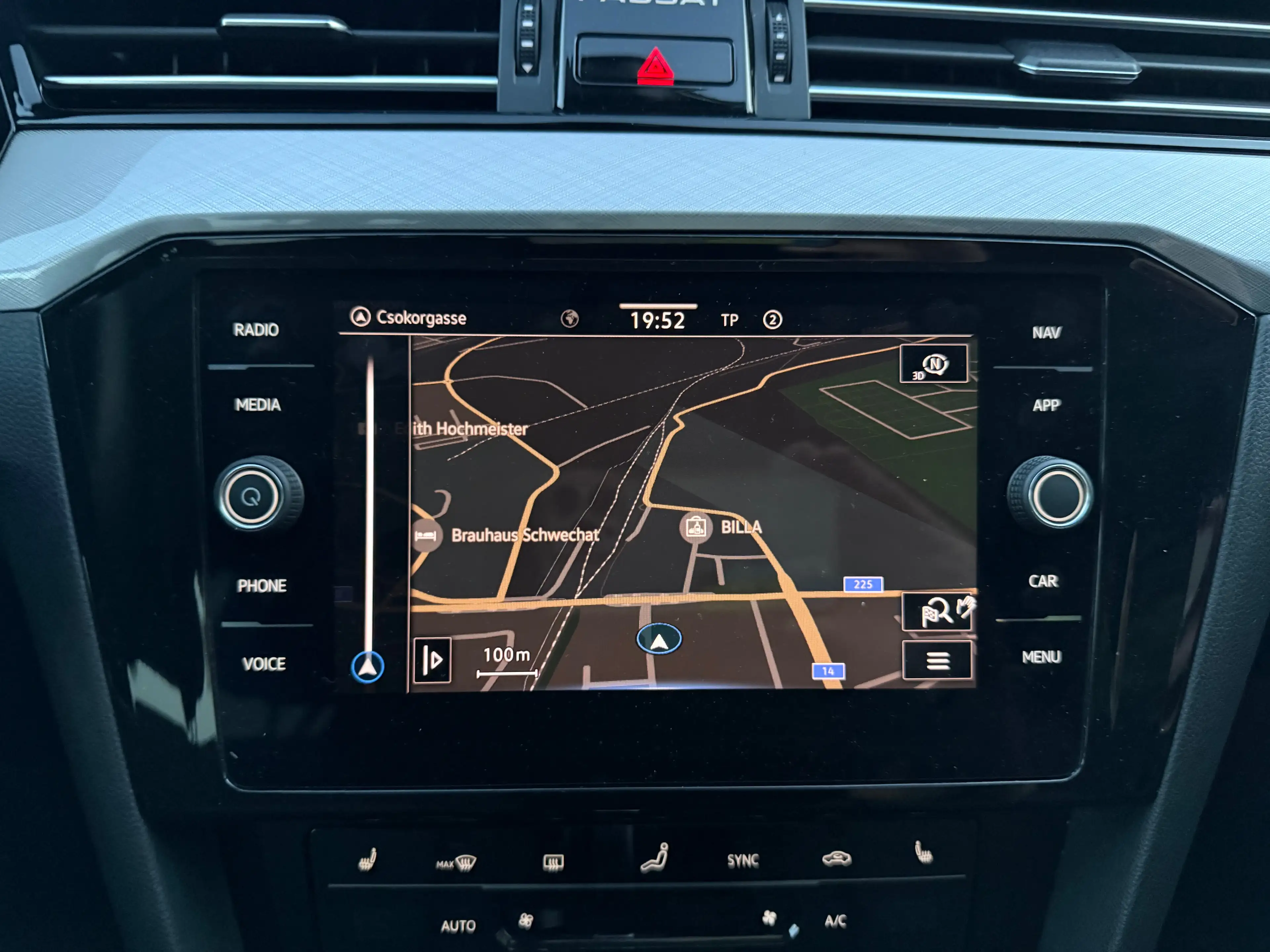 Volkswagen Passat Variant Business 2,0 SCR TDI DSG — photo 13
