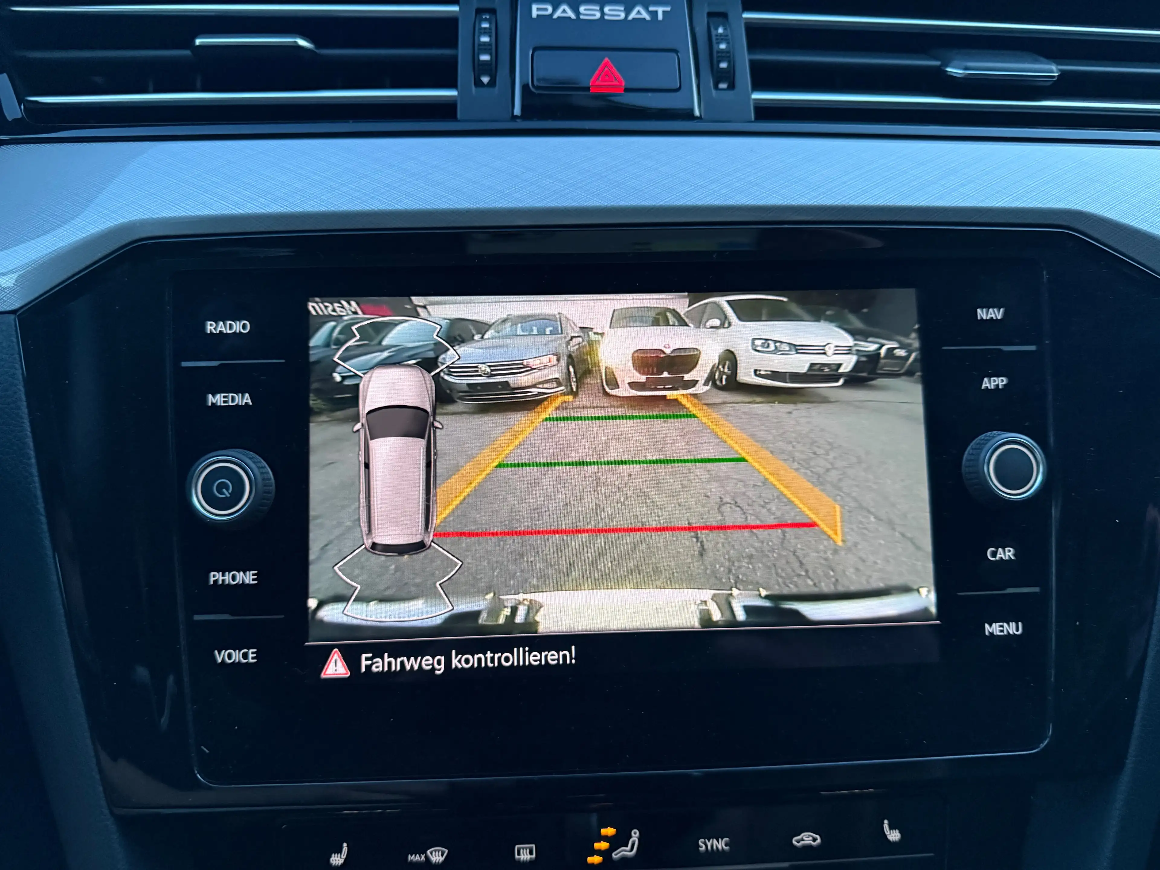Volkswagen Passat Variant Business 2,0 SCR TDI DSG — photo 14