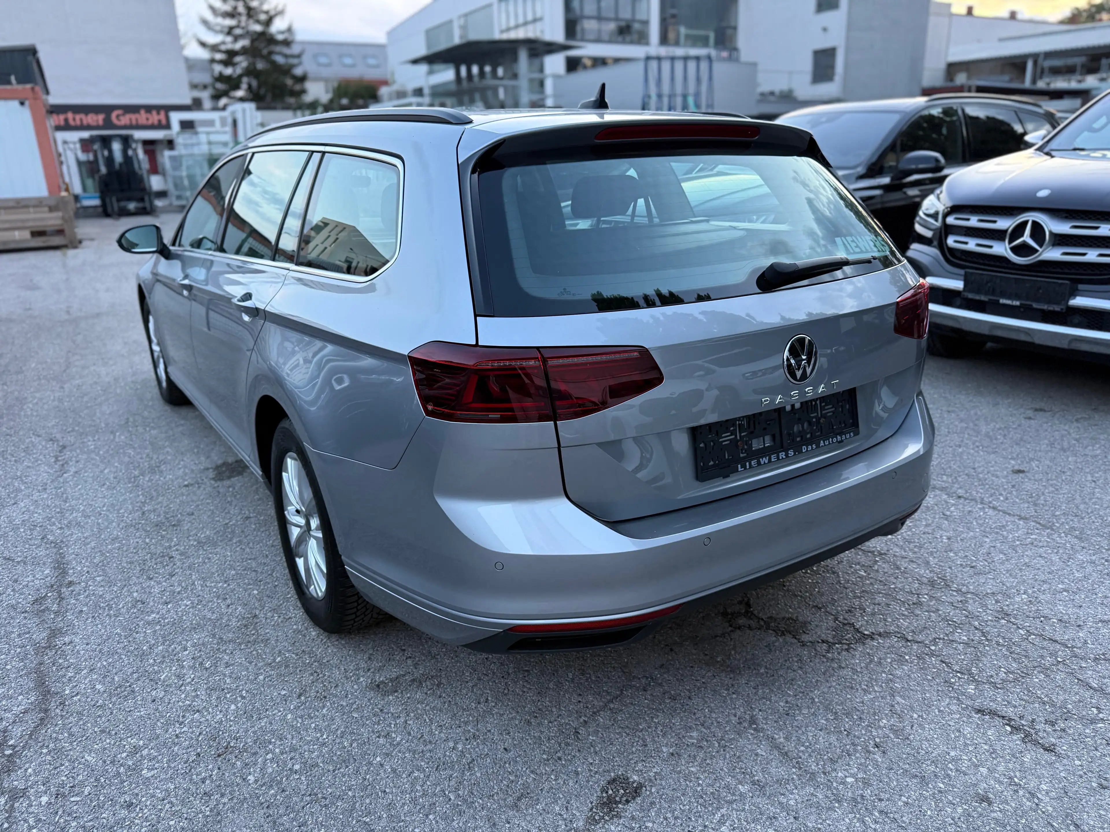 Volkswagen Passat Variant Business 2,0 SCR TDI DSG — photo 4