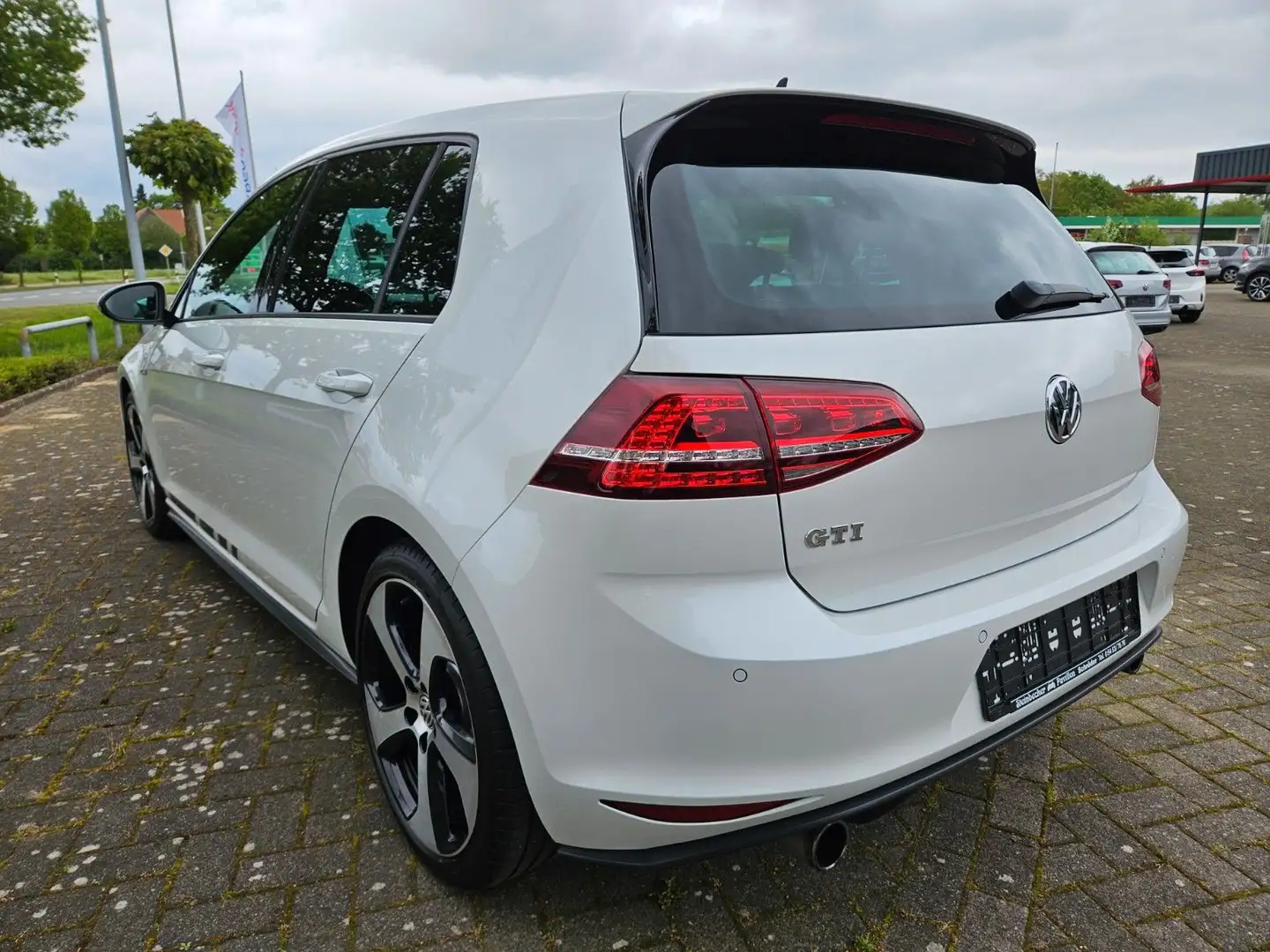 Volkswagen Golf VII Lim. GTI  NAVI PDC STHZ PDC BI-XENON Weiß - 2