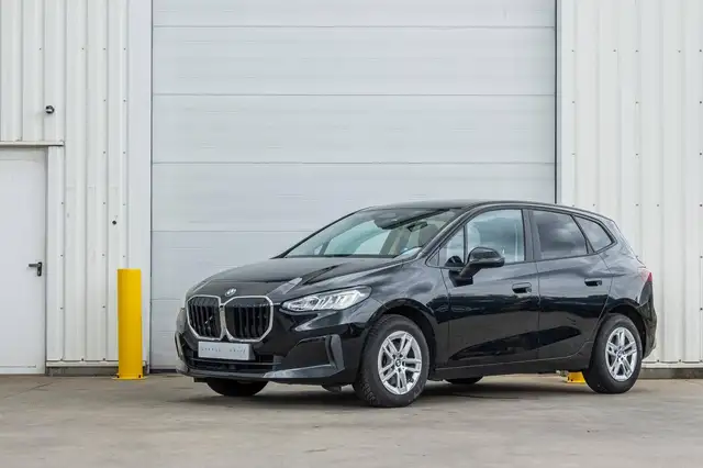 BMW 2 Series view 3